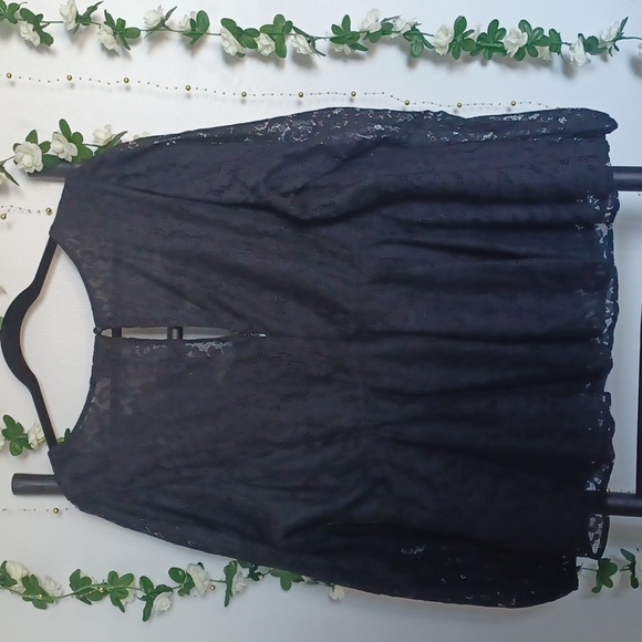 TORRID PEPLUM LACE PUFF SLEEVE TOP - Picture 8 of 8